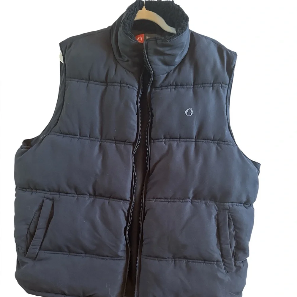 American Outdoorsman Navy size Extra Large Puffer Vest size‎ Extra Large Pockets